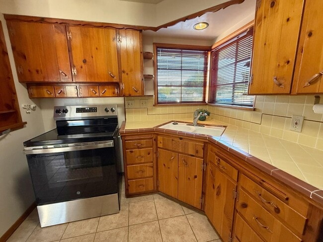 Building Photo - 1049 E 2nd Ave