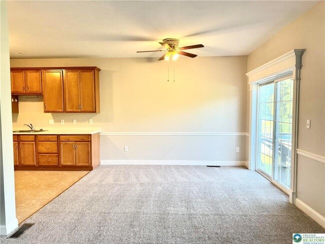 Building Photo - 288 Maple Ct