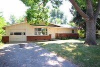 Building Photo - 1024 Glenmoor Dr