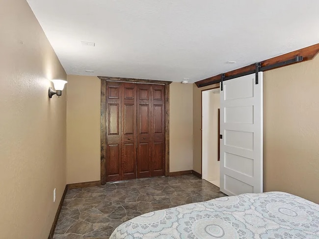 Building Photo - Updated 3 Bed | 1 Bath Duplex W/ Private Fenced Yard & Laundry