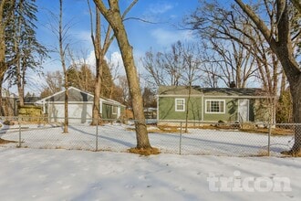 Building Photo - 881 High St