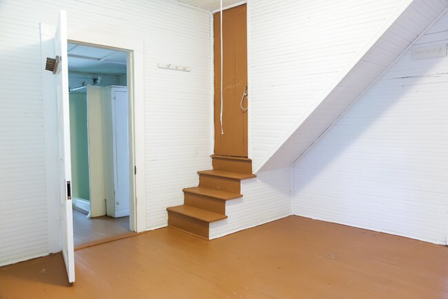 Building Photo - Charming Country home off the beaten path.