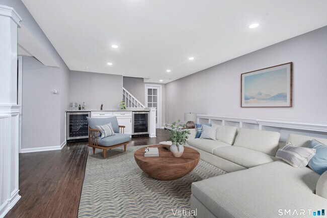 Building Photo - 4 Ivanhoe Ln