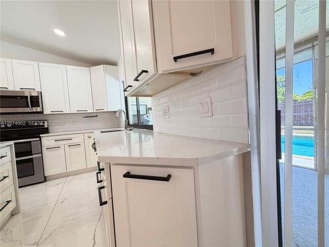 Building Photo - 20888 Sugarloaf Ln