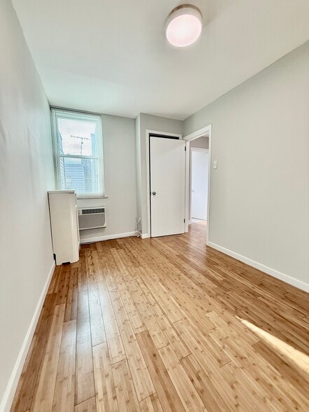 Building Photo - 2322 S Hutchinson St