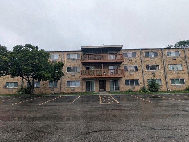 Building Photo - 736 W Dempster St