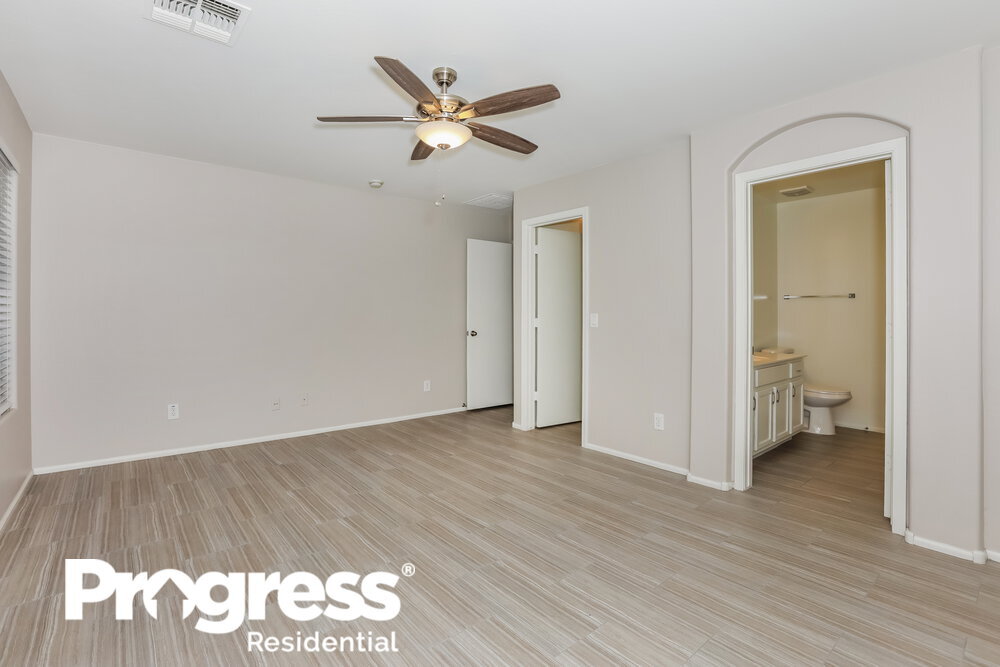 Building Photo - 1718 E Daniella Dr