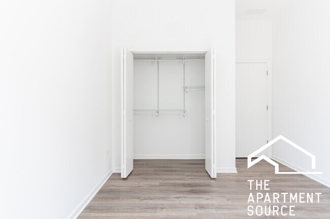 Building Photo - 2550 S Wabash Ave