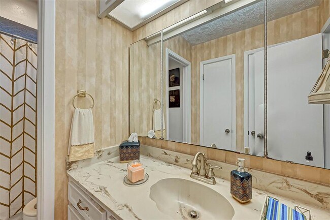 Building Photo - 3631 Glenpine Dr