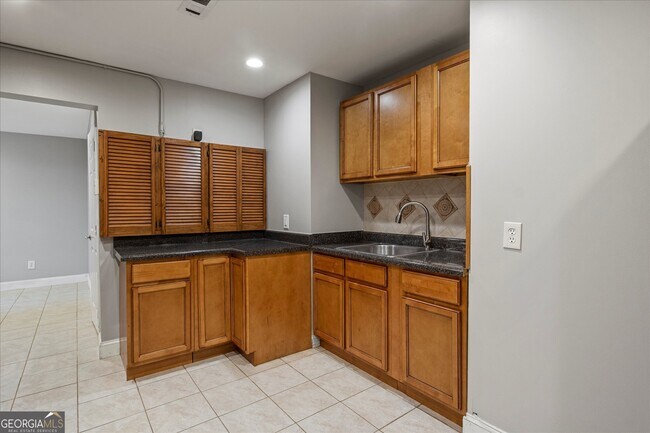 Building Photo - 2115 Julien Overlook