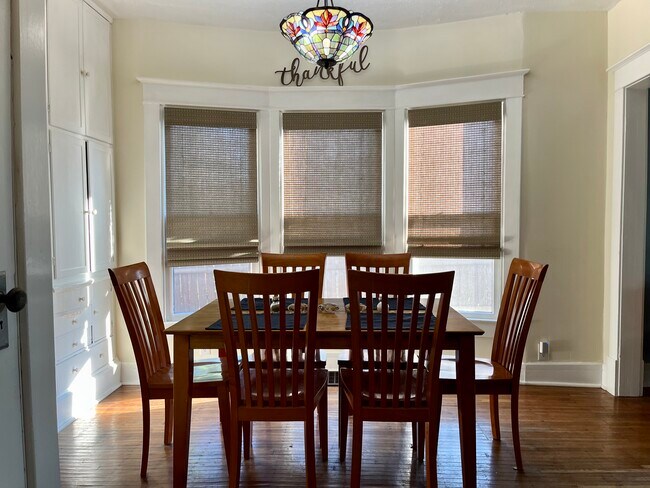 Furnished Dining Room - 952 Tecumseh St
