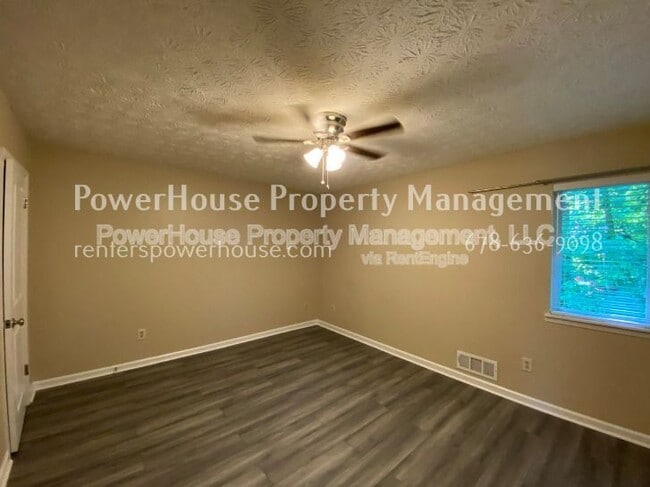 Building Photo - 10260 Piney Ridge Walk