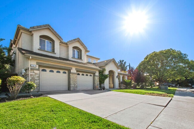 Building Photo - Grand 5-Bedroom Estate — Space, Style & Sophistication