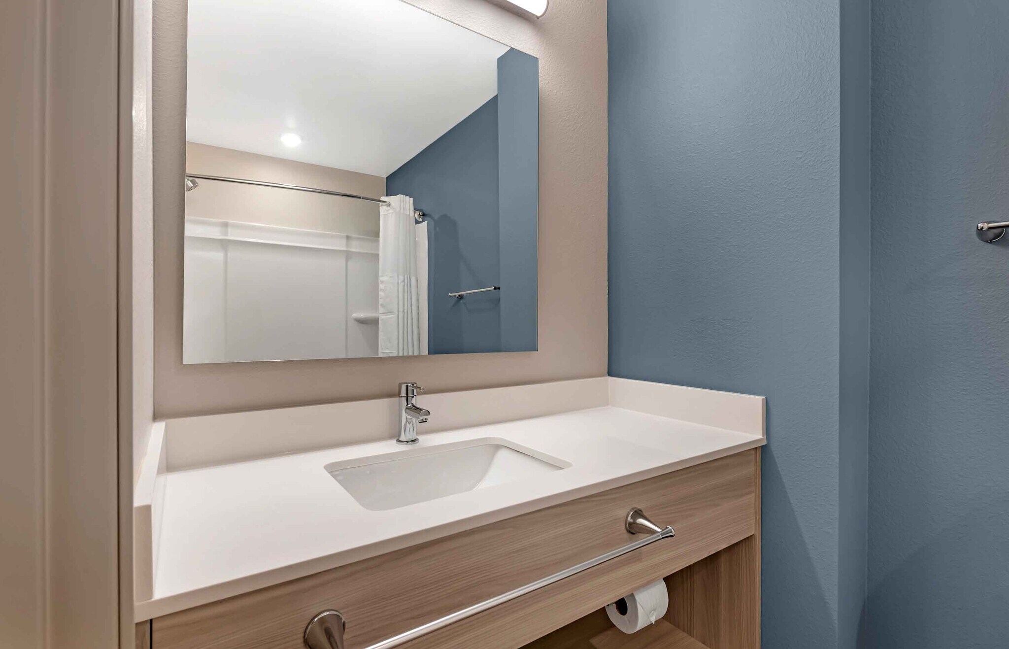 Building Photo - Furnished Studio-Wildwood