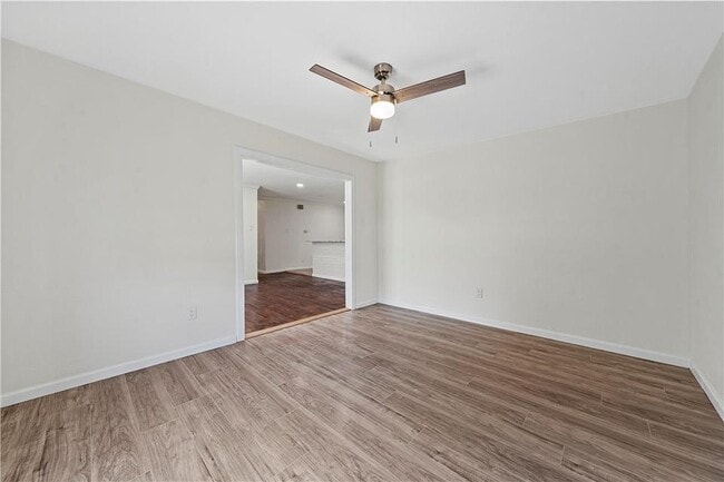 Building Photo - 4025 Hiland Dr