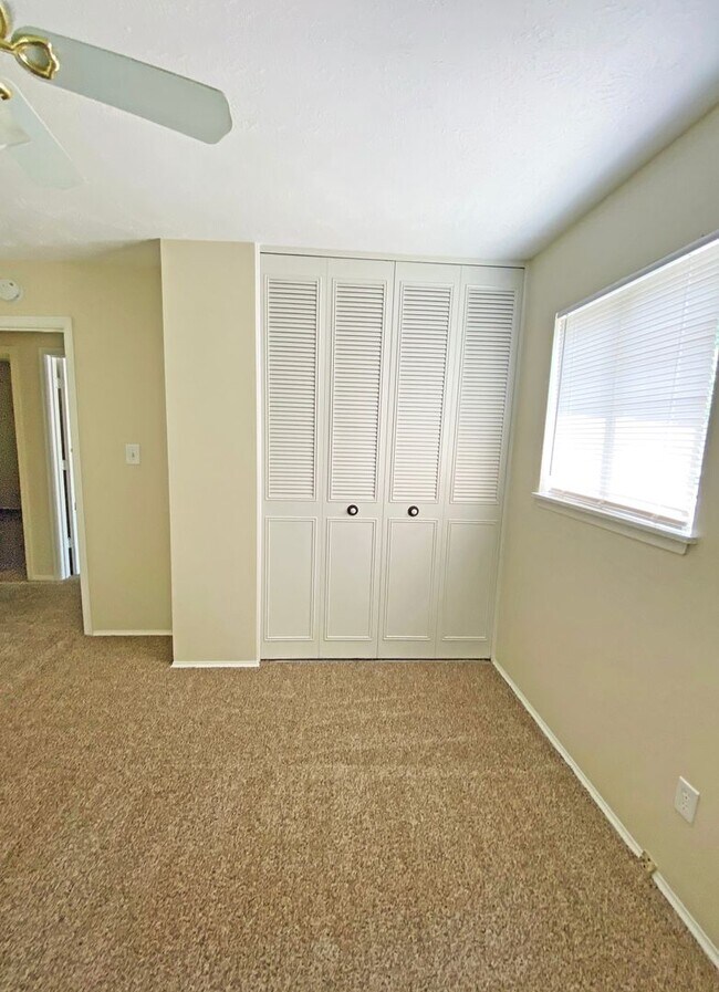 Building Photo - SCH1116