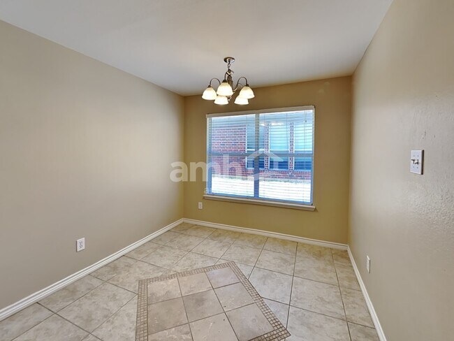 Building Photo - 737 Oak Dale Ave