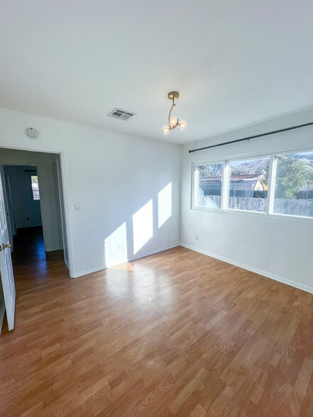 Building Photo - 10447 Cantara St