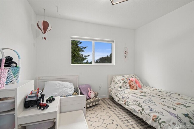 Building Photo - 3 Bedroom 2 Bath located in Winlock