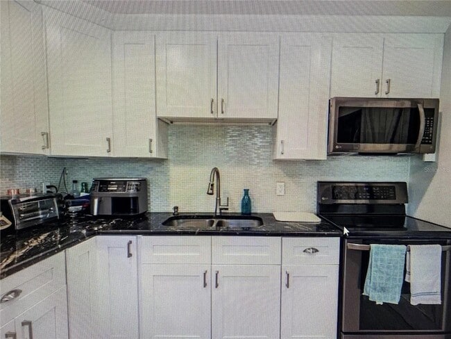 Building Photo - 9725 Alsobrook Ave