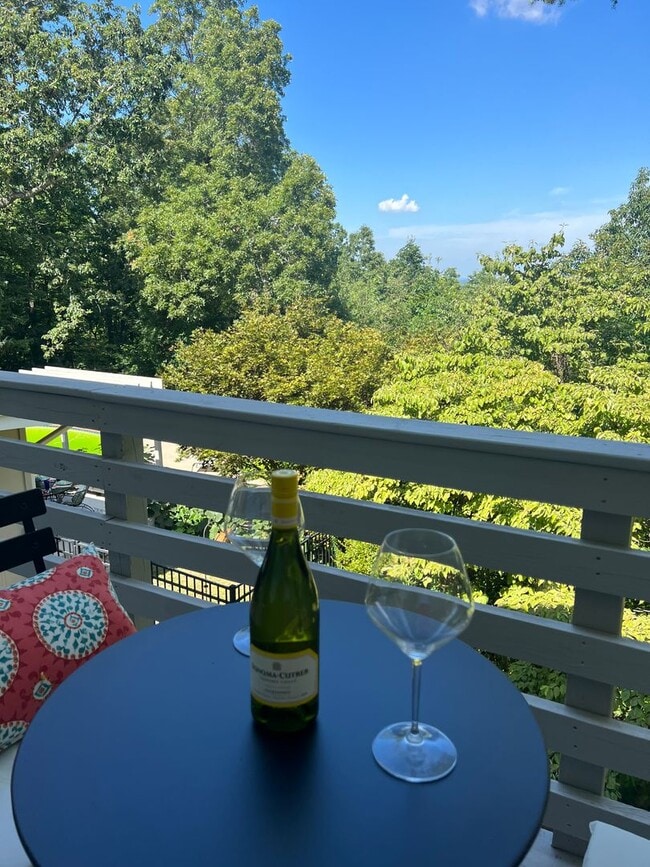 Building Photo - Paradise found! The perfect executive work...