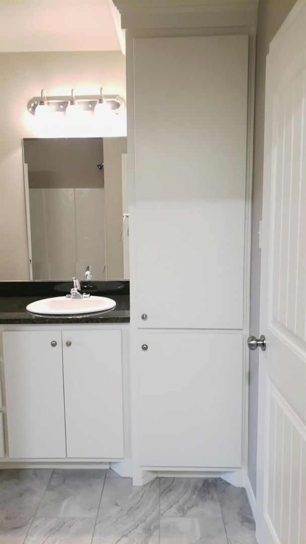 Building Photo - Luxury Duplex in Stonewood Estates