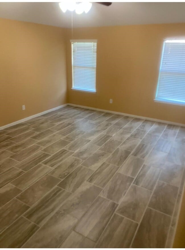 Building Photo - 2335 Seahorse Bend Dr