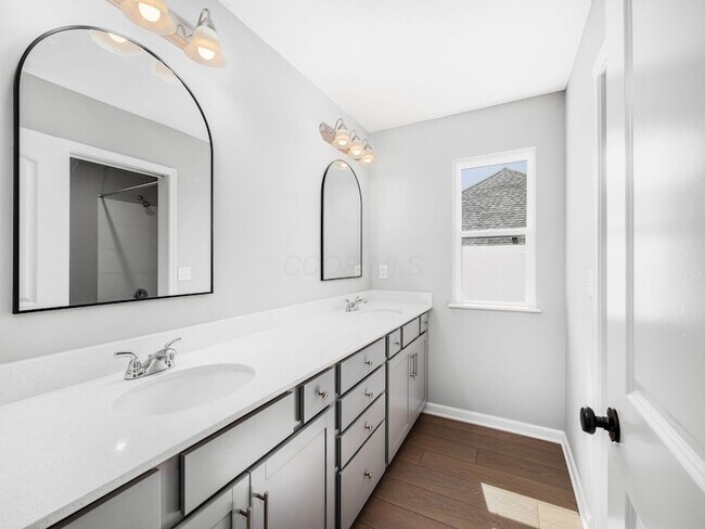 Building Photo - 37 Littondale Dr