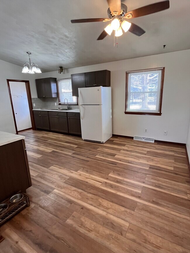 Building Photo - 3621 N Pine St