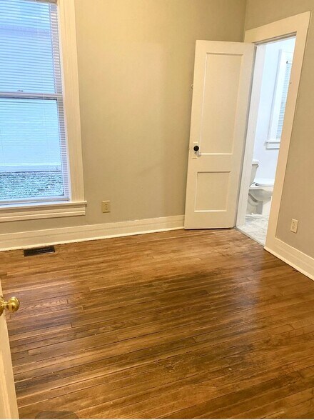 Building Photo - 718 Brown St