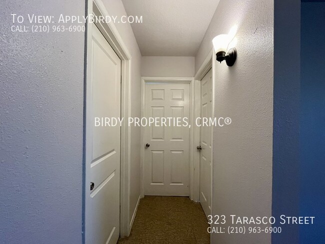 Building Photo - Charming 2-Bedroom Duplex in San Antonio -...