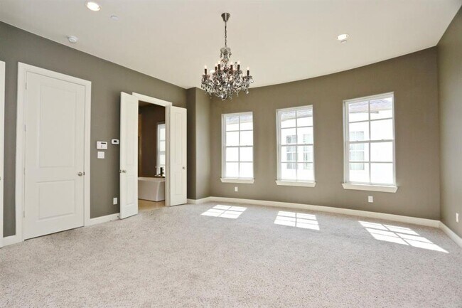 Building Photo - 3216 McKinney St