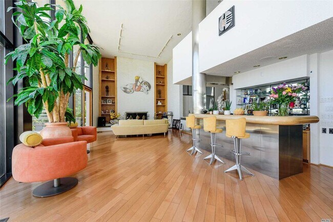 Building Photo - 197 Granada St