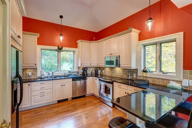 Building Photo - 74 Harvest Ln