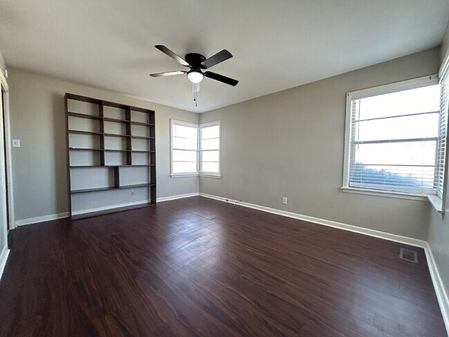 Building Photo - Beautiful Spacious 3/2 Home