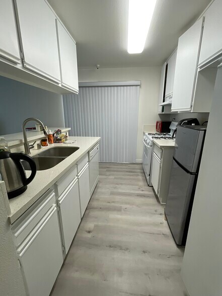 Building Photo - 112 S St Andrews Pl