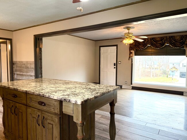 Building Photo - 2811 Thrush Dr