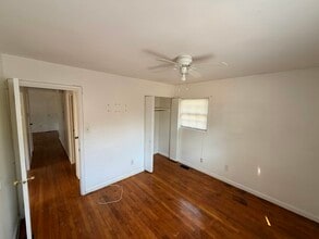 Building Photo - 298 Roxbury Dr