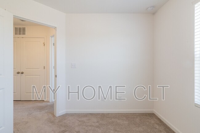 Building Photo - 15010 Scoter St