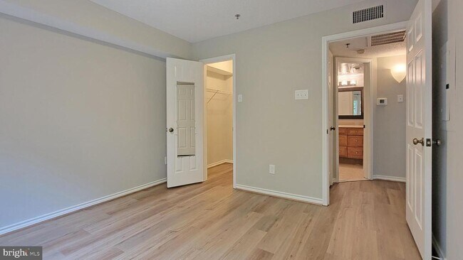 Building Photo - 1504 Lincoln Way