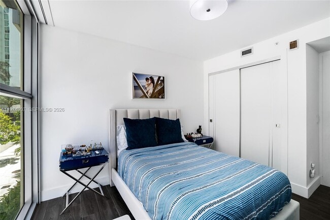 Building Photo - 2900 NE 7th Ave