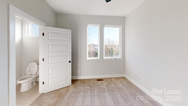 Building Photo - 423 Coxe Ave