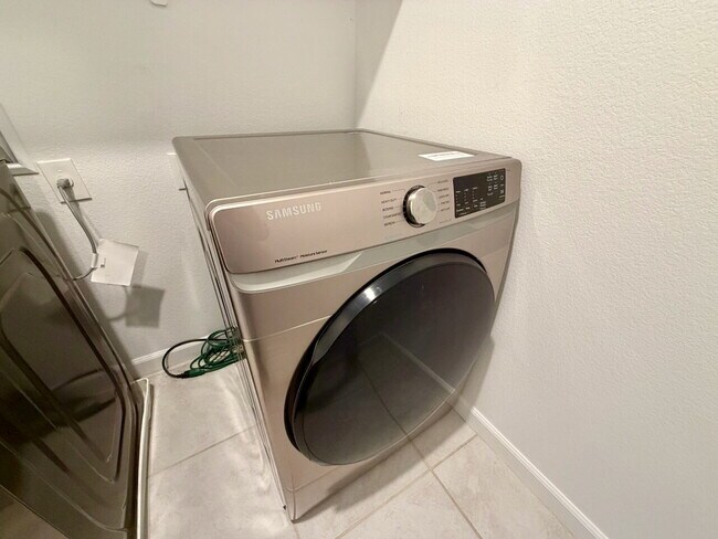 Building Photo - 3 BED 2.5 BATH 2 CAR GARAGE TOWNHOUSE FOR RENT LOCATED IN CADENCE MASTER COMMUNITY