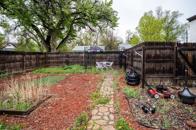 Building Photo - Adorable Ranch in Downtown Colorado Springs!