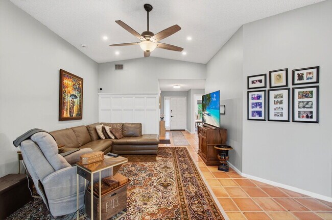 Building Photo - 10332 Islander Dr
