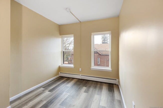 Building Photo - 31 Capen St