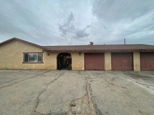 Building Photo - 3711