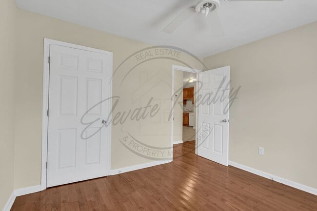 Building Photo - Two Bedroom Ranch in Columbia - 1/2 Off First Months Rent!