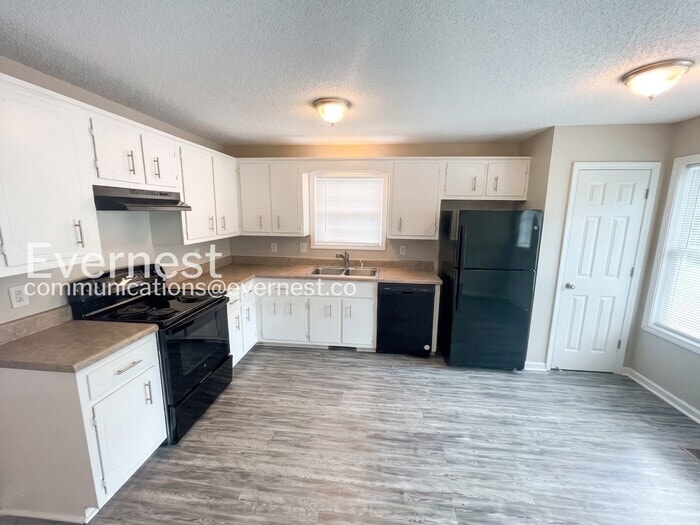 Building Photo - 320 Donna Dr