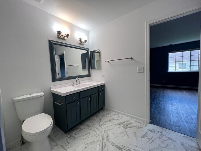 Building Photo - 3413 Blue Ridge Dr